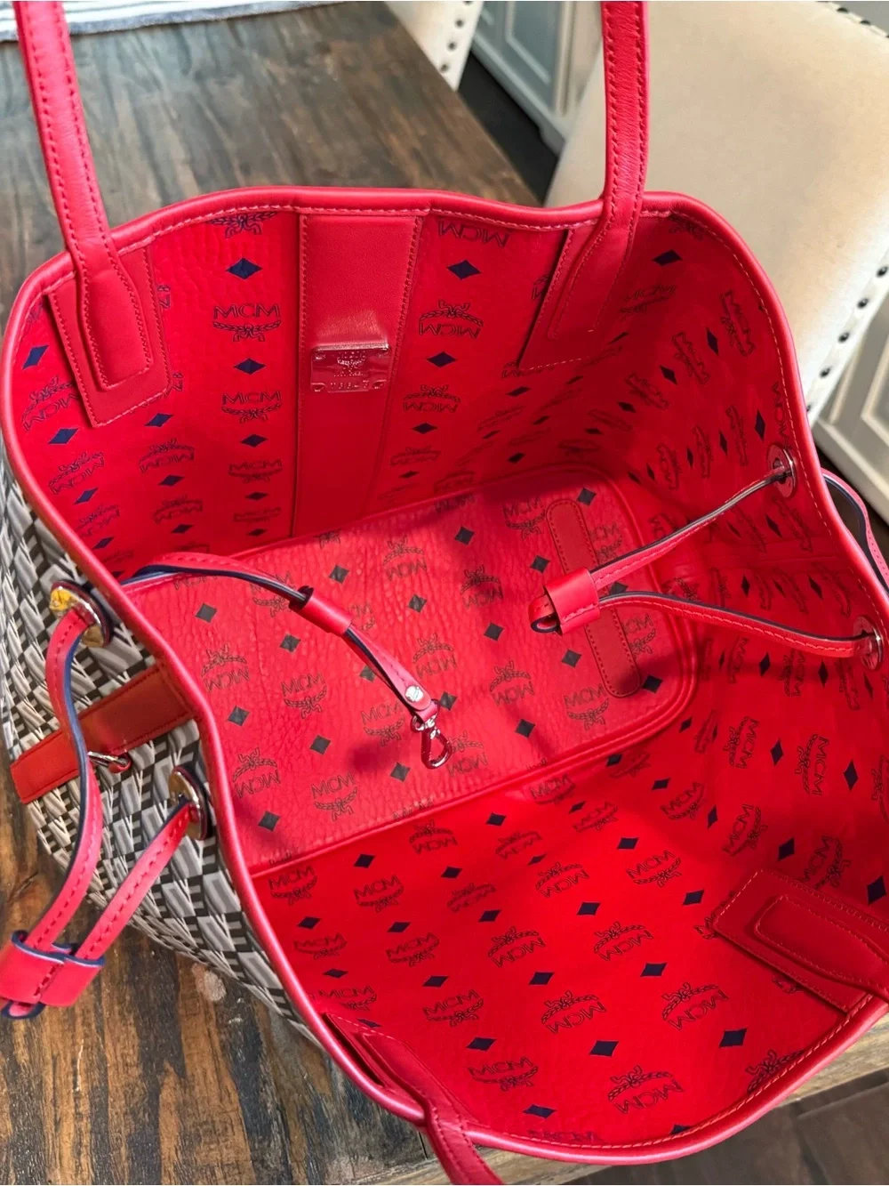 MCM Red Visetos Logo Tote with Navy Motif - Picture 8 of 8